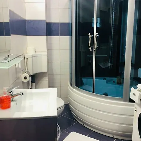 Cozy Apartment In Bucharest With Jacuzzi شقة